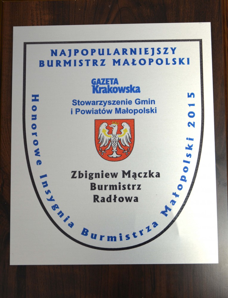 Honorowe insygnia władzy, czyli nagroda najpopularniejszego burmistrza dla Zbigniewa Mączki Burmistrza Radłowa