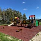 Plac zabaw w Wał-Rudzie zyskał bezpieczną nawierzchnię