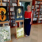 Wakacyjna wystawa obrazów w bibliotece